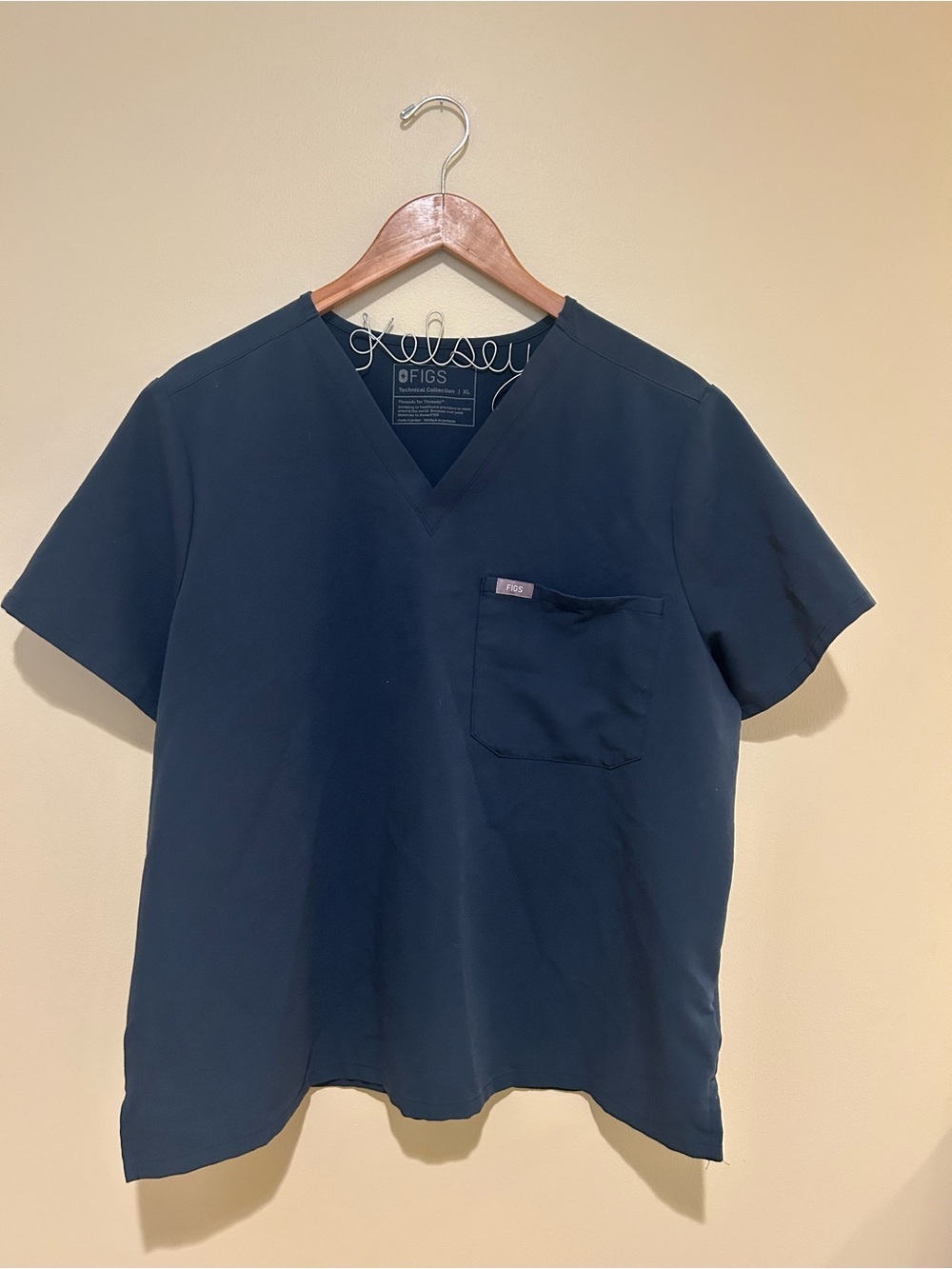 Figs Women’s Navy V-Neck Pocket Scrub Technical Collection Top Size XL